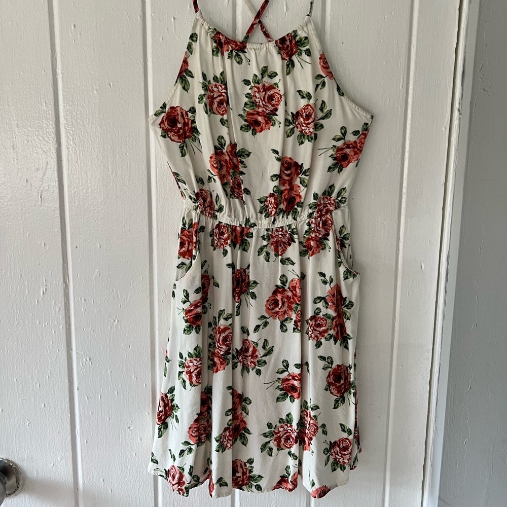 **LAST CHANCE** Women’s Floral Dress w/ Pockets